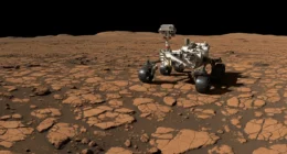 Visão de Marte com rover e céu em tons quentes, destacando as características de Marte e a exploração entre Mercúrio e Marte