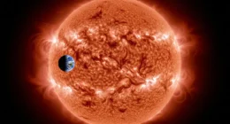 Imagem do espaço com Sol e Terra mostrando o tamanho sol comparação surpreendente, destaque para a Terra em primeiro plano.