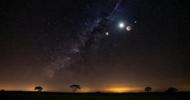 Céu estrelado com alinhamento planetário, chuva de meteoros e Via Láctea sobre uma paisagem brasileira
