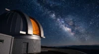 Observatório astronômico apontado para a Via Láctea na busca por vida extraterrestre entenda sob céu estrelado
