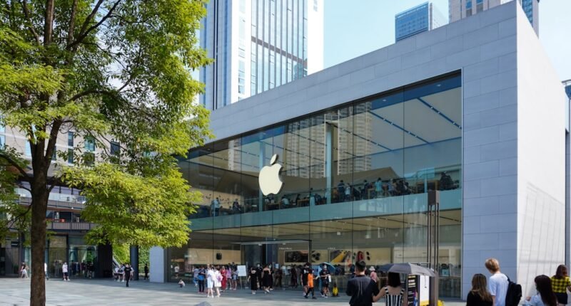 Apple Desafia a Crise: Vendas Disparam 23% na China em Mercado em Queda