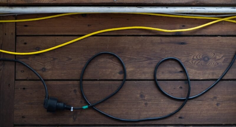 Com Que Frequência Limpar Seus Fones Sem Fio? O Guia Essencial para Saúde e Som Perfeito