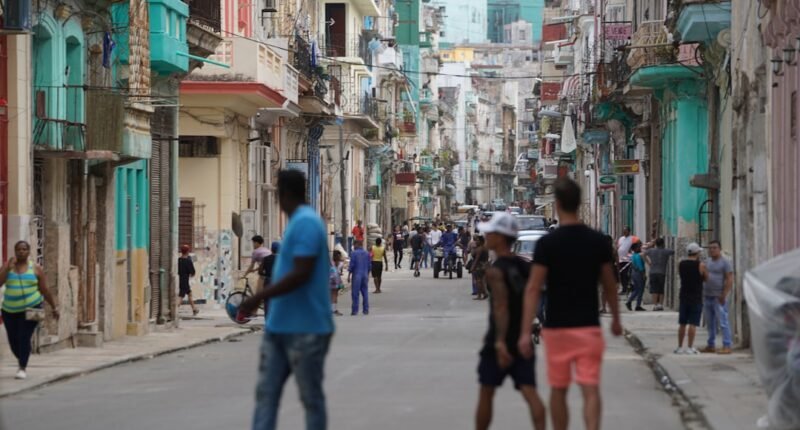 Mark Cuban Propõe: Menos Horas, Mesmo Salário para Trabalhadores com IA