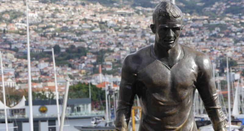 CR7 no Corinthians? O ChatGPT Imagens 2.0 Pode Criar Suas Próximas Imagens Virais