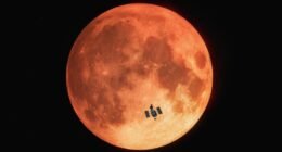 Cratera na Lua Homenageia Esposa de Astronauta: O Emocionante Tributo da Miss&atilde;o Artemis II