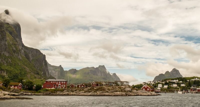 Noruega Lidera: Proibição de Mídias Sociais para Menores de 16 Anos Chega ao Parlamento