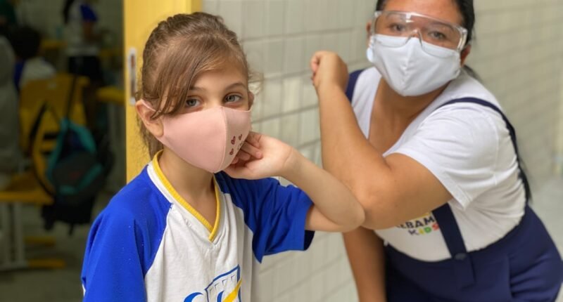 Retorno Precoce de Crianças à Escola Amplifica Gripe e Infecções Respiratórias