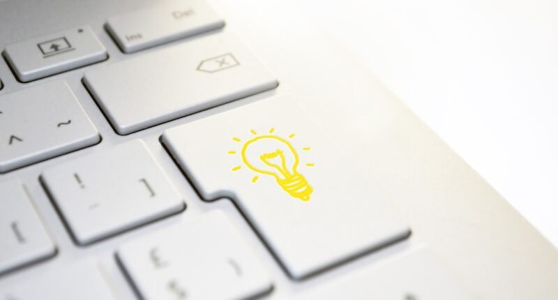 Startup Contratada por OpenAI e Anthropic Lança Frente Inovadora Contra o Extremismo Online