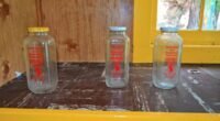 Desvende 3 Truques Infalíveis para Remover Etiquetas e Cola de Potes de Vidro Sem Arranhar