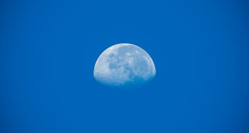 Lua Azul: Não Perca o Fenômeno Raro deste Fim de Semana e Saiba Como Observar!