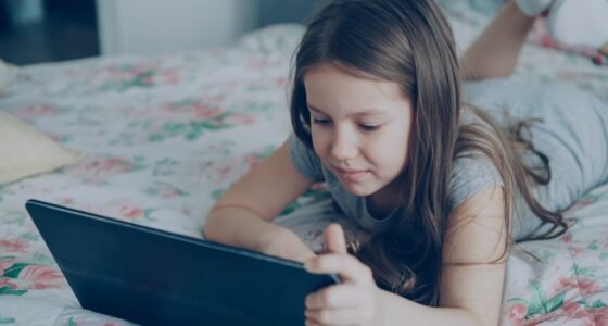 O Lado Sombrio dos 'Kidfluencers': Livro Revela a Indústria Bilionária por Trás da Exposição Infantil na Internet