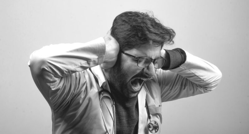 Por Que Sentimos Tontura ao Levantar Rápido? Médico Explica as Causas e o Que Fazer