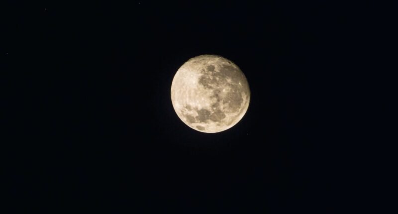 Não perca! Lua e Trio de Planetas Fazem Novo Desfile no Céu Hoje; Veja Como Observar