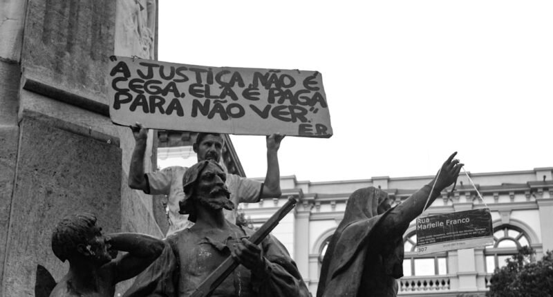O Choque Inevitável: Por Que as Leis da Política e do Dinheiro Não Vencem as Leis da Natureza