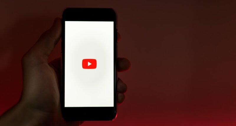 YouTube Faz Acordo Inédito com Jovem Viciado em Redes Sociais e Atingido por Depressão