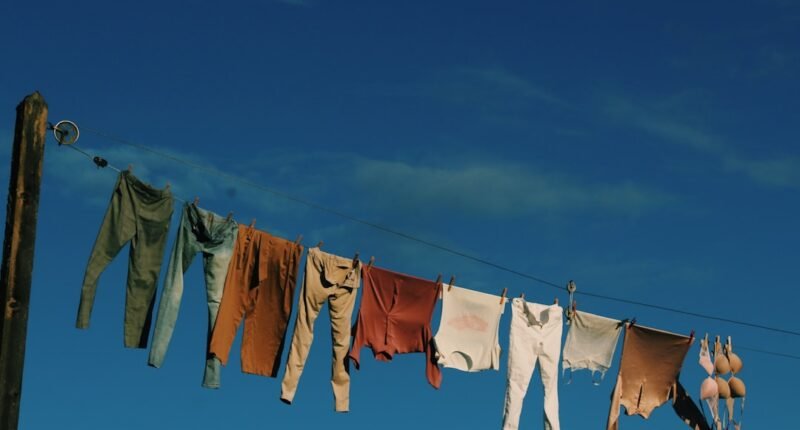 Água Quente Estraga Roupas? Descubra Quais Tecidos Lavar com Água Fria!