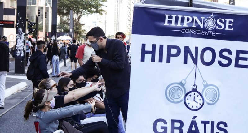 Alerta de "Risco Real": Mais de Mil Funcionários de IA Pedem Freio Urgente no Desenvolvimento