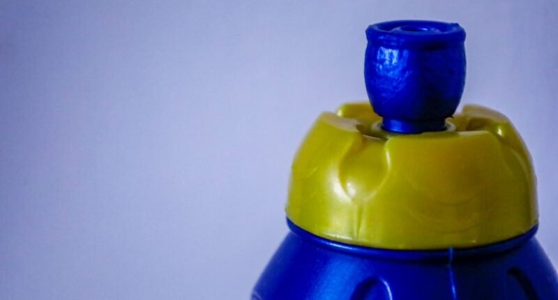 Como Tirar Gordura Impregnada da Marmita de Plástico Sem Danificar o Recipiente