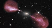 Descoberta Inédita: Cientistas Identificam Indícios de Duas Estrelas Companheiras que Explodiram em Sequência