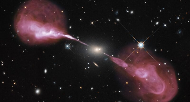 Descoberta Inédita: Cientistas Identificam Indícios de Duas Estrelas Companheiras que Explodiram em Sequência