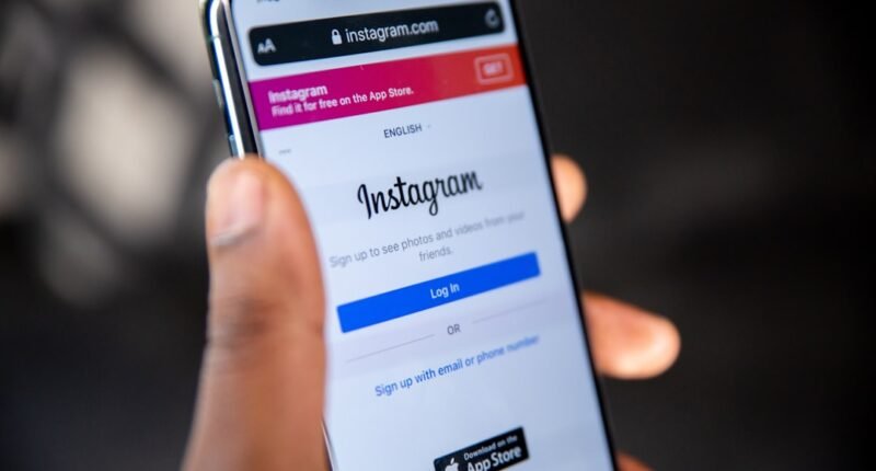 Facebook e Instagram Fora do Ar: O Que Acontece e Como Saber Quando Voltam?