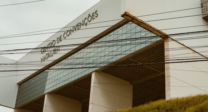 Fundação Gates: Investigação Confirma Contatos com Epstein, Mas Nega Pagamentos