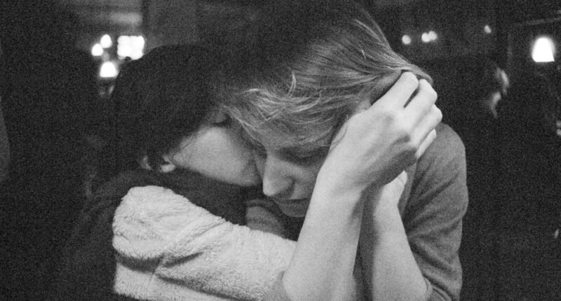 Hugging Face Sob Fogo Cruzado: Modelos de IA Acusados de 'Despir' Pessoas Digitalmente