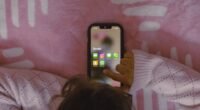 IBGE Revela: Por Que o Uso do Celular Cai Entre Crianças e Dispara Entre Idosos?