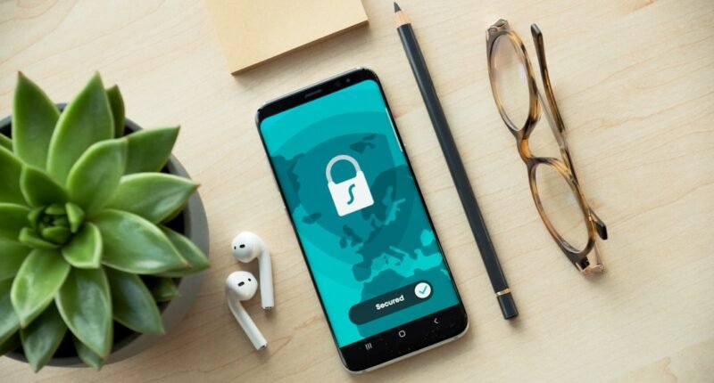 Medo de ter o celular roubado? Proteja seus dados com estas ferramentas essenciais