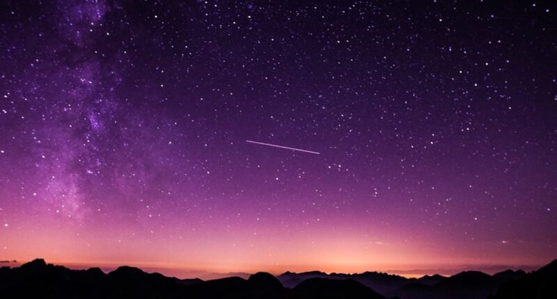 Megaconstelações de Satélites: O Brilho que Ameaça Apagar a Astronomia e o Céu Noturno