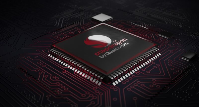 Micron e Qualcomm Firmam Aliança Estratégica para o Futuro dos Chips Automotivos com IA