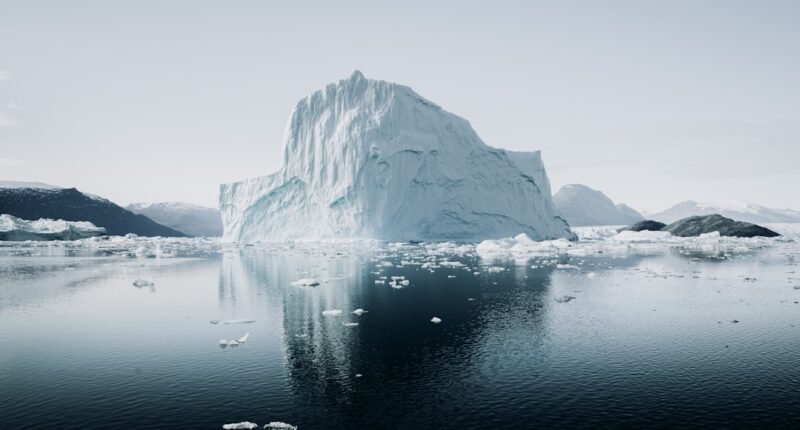 Pedras de Iceberg: Um Benefício Inesperado para a Vida nas Profundezas do Mar