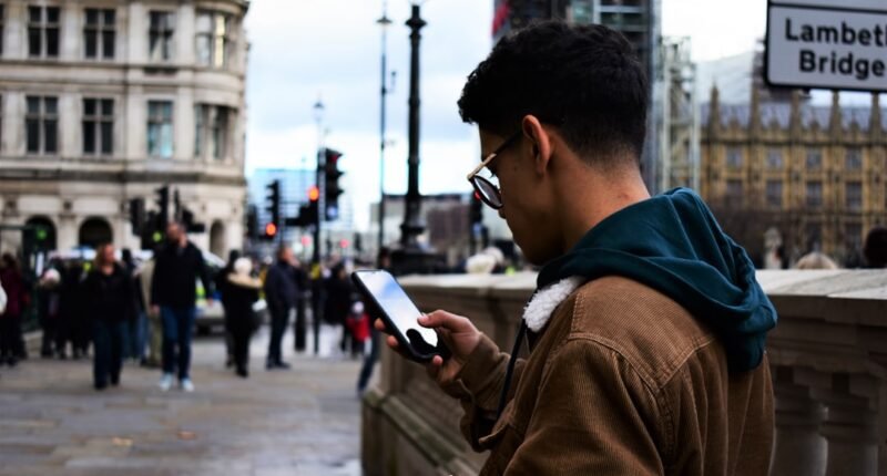 Restringir Redes Sociais Melhora Sono e Foco de Jovens, Confirma Estudo Britânico