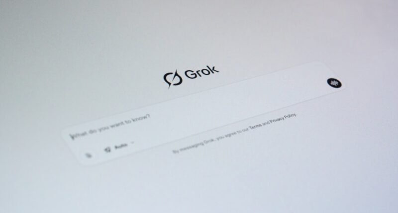 xAI Processa Usuário do Grok por Deepfakes Sexualizados: Entenda o Caso e as Medidas da Empresa