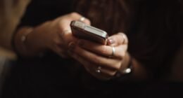 5 Sinais de que o Uso do Celular Pode Estar Passando dos Limites
