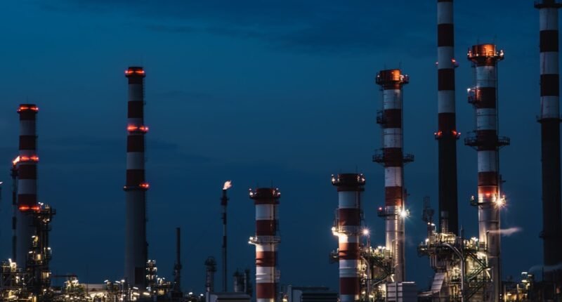 Alerta: IA Impulsionará Mais a Produção de Petróleo e Gás do que a Energia Limpa, Aponta Relatório