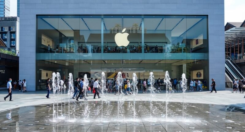 Apple Desafia Rivais Chineses com Modelo de IA Próprio: O Futuro do iPhone na China?