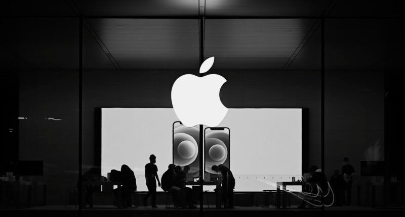 Apple em Risco: Previsão Pessimista Ameaça Reduzir US$500 Bilhões do Valor de Mercado