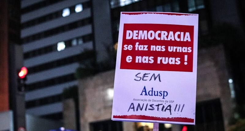 Casa Branca Convoca Gigantes da IA: O Futuro da Autorregulação em Debate