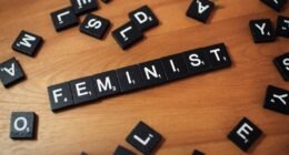 Feminismo de Dados: Entenda a Teoria que Desafia a Neutralidade dos Algoritmos