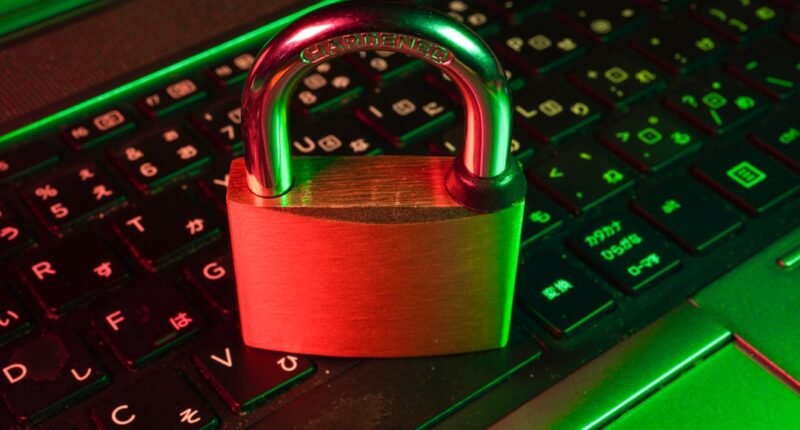 Hackers Comprometeram Água em 7 Estados: O Perigo do Acesso Remoto Não Seguro