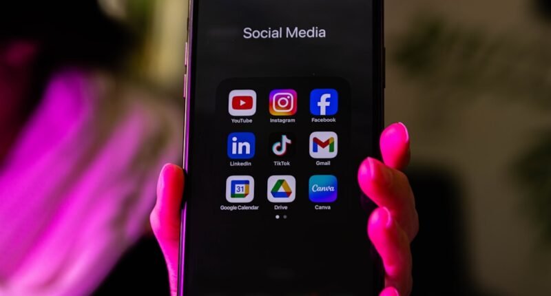 Comissão Europeia Propõe Veto a Redes Sociais para Menores de 13 Anos