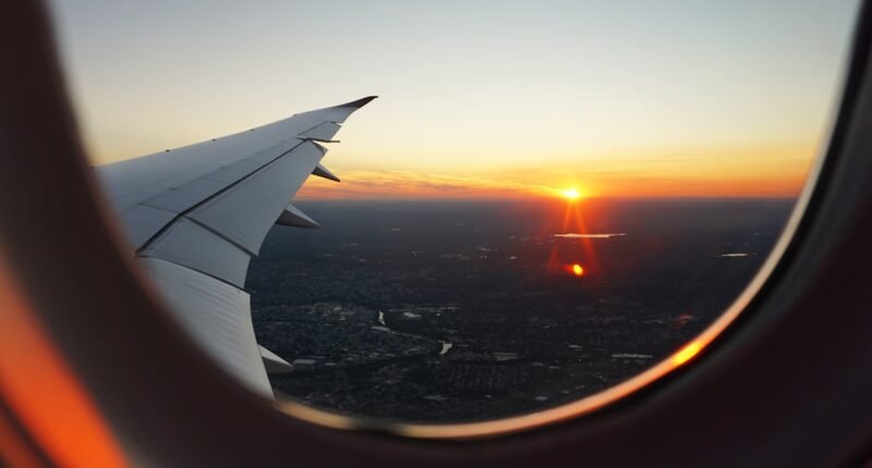 Como uma Janela de Avião é Feita? A Engenharia Complexa Por Trás da Sua Segurança em Voo