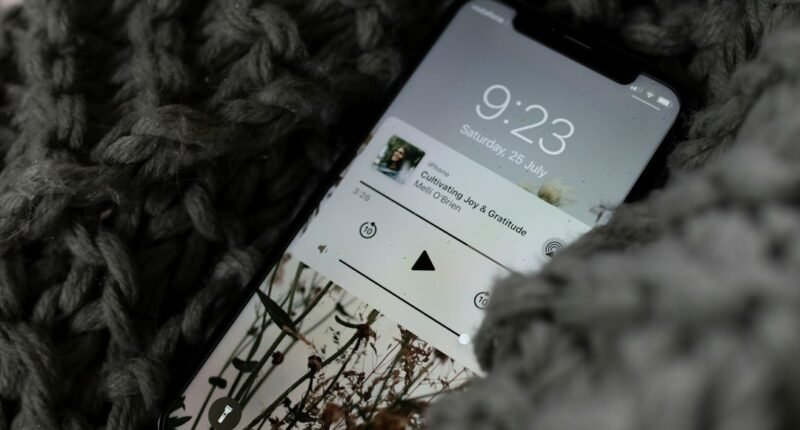 Fraude de Plays com IA: Homem é Preso por Desviar US$ 8 Milhões em Plataformas de Música