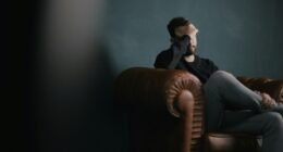 Psicóloga Desenvolve IA de Apoio Emocional Após Lidar com Sofrimento Mental Familiar